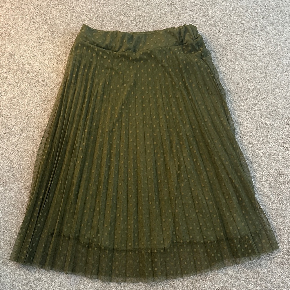 Chic olive A-line skirt with pleated design from Lucy in the Sky. NWT